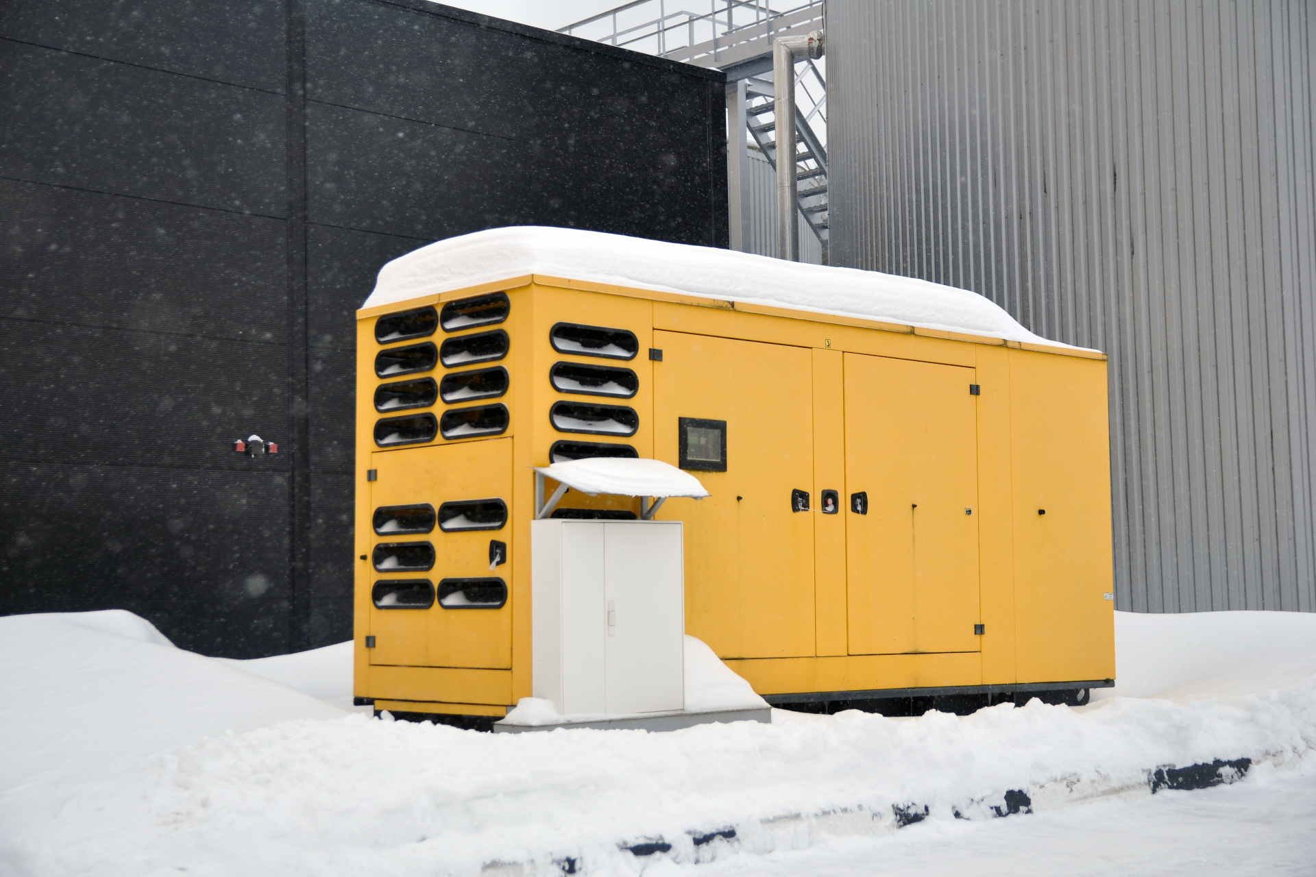 Tips for Preparing an Industrial Generator for Cold Weather