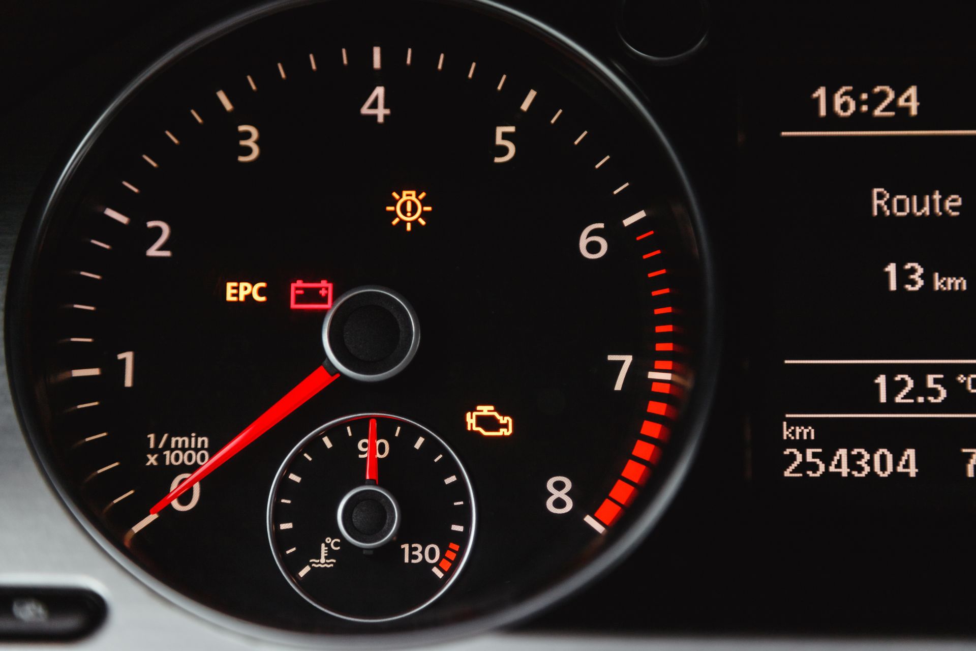 4 Vehicle Warning Lights and What They Mean